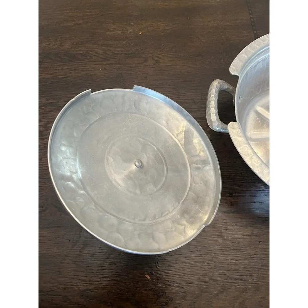 Vintage Everlast Hammered Aluminum Floral Lidded Casserole Dish — 11
